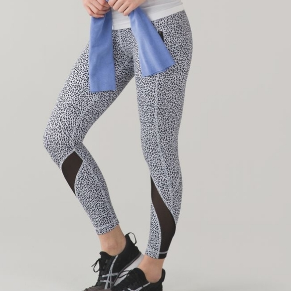 Lululemon Inspire Legging In Miss Mosiac White Black Mesh Detail Athletic Size 4 - Picture 1 of 10